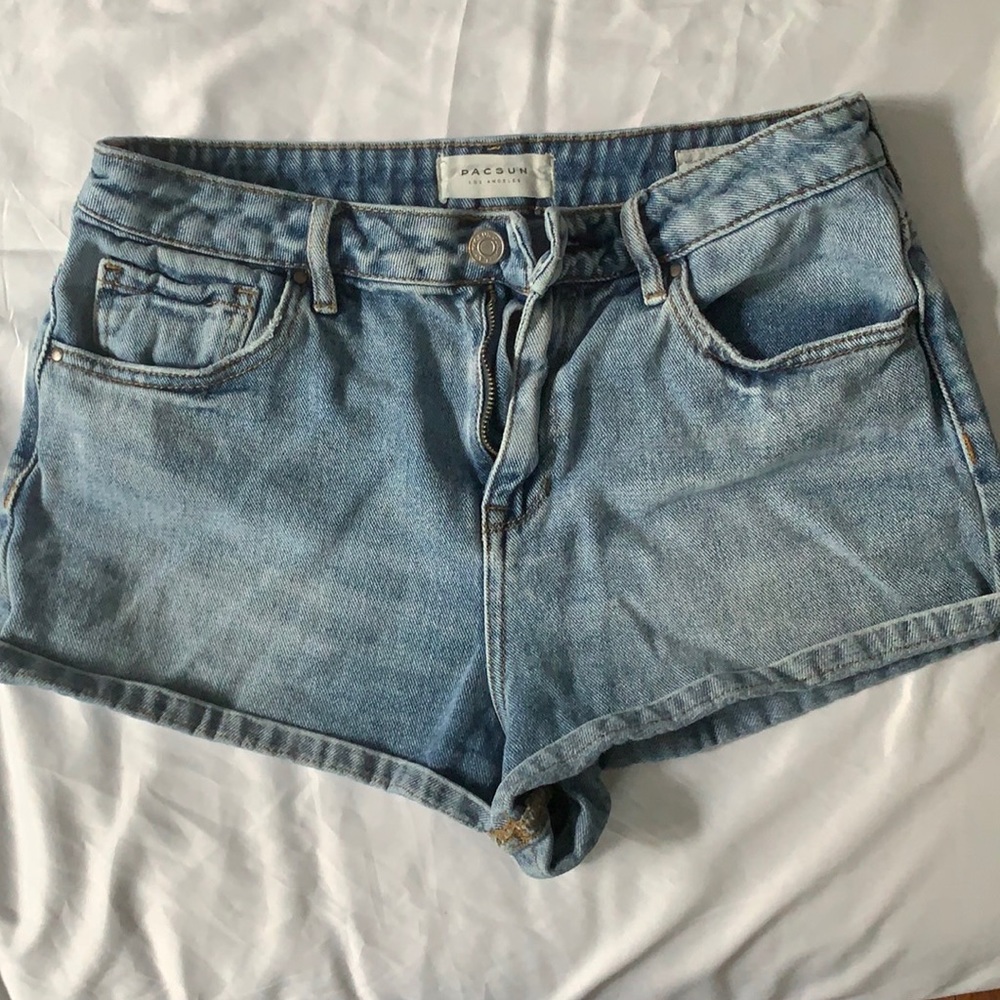 Light wash Pacsun LA shorts🌺